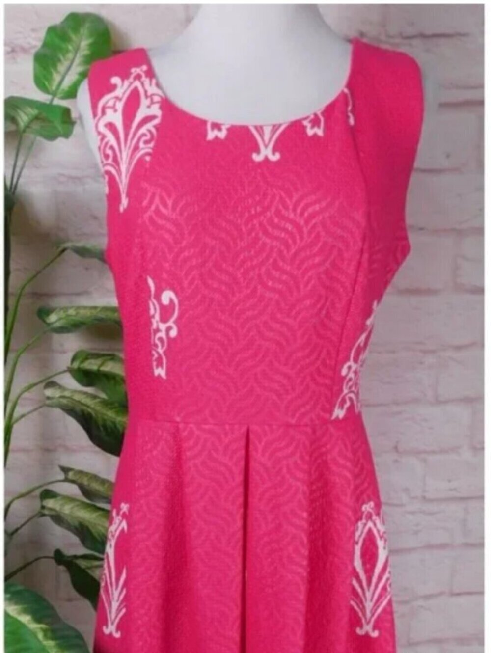 New York & Company | Sz M | Pink and White Damask | Sleeveless | Fit and Flare - Picture 2 of 7
